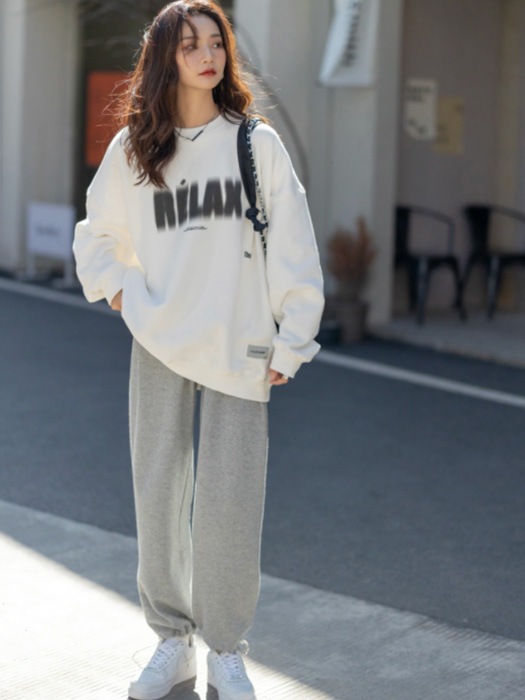 白色卫衣搭什么裤子最好