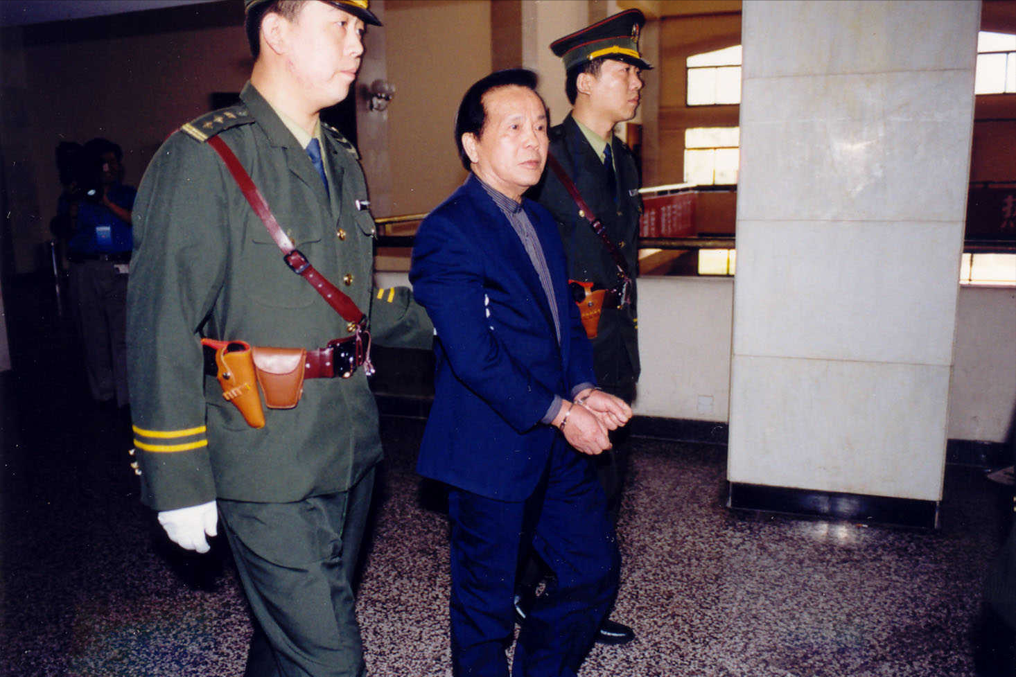 2000年,广西"土皇帝"成克杰:联合情妇狂敛数千万,是何下场