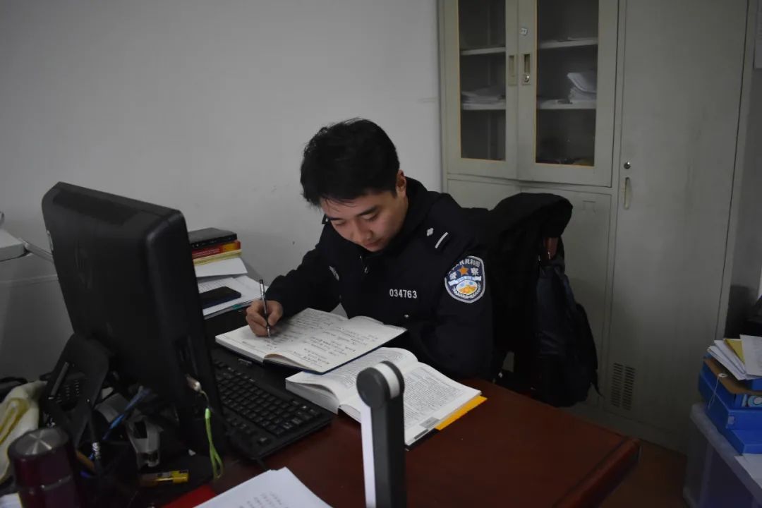 炎陵县公安局为锻造高素质法治公安队伍鼓励民警参加法律考试