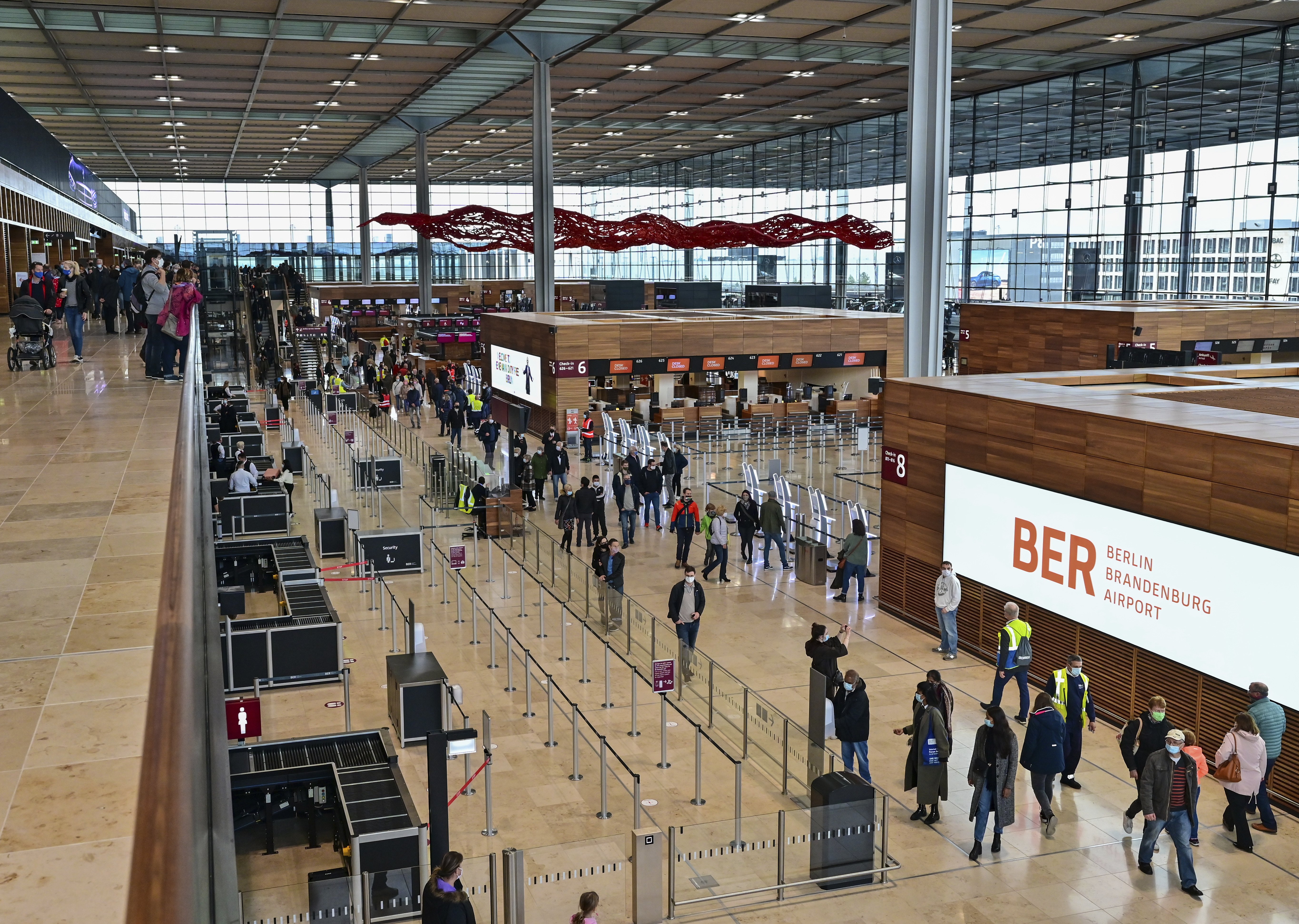 德国柏林新机场正式启用(16)
