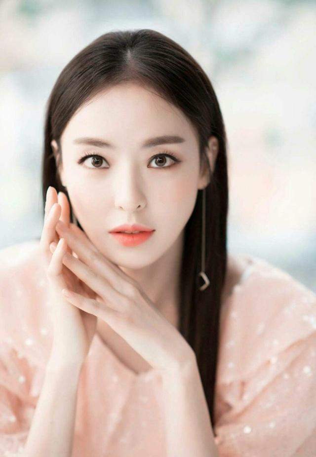 打扮有"贵气感"的女人,这4个特征会比较出众,美得落落大方