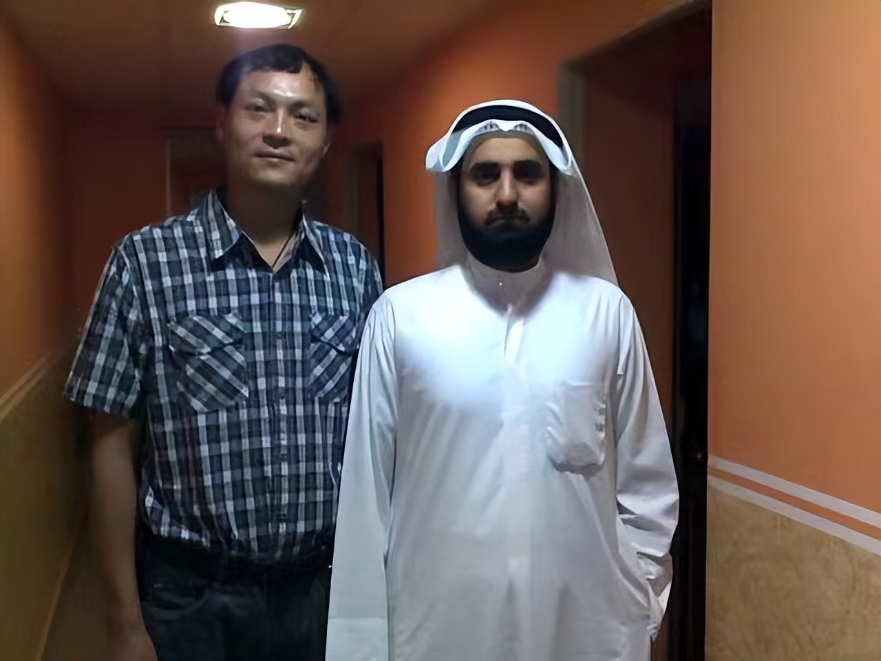 我70后河南人,科威特打工,月薪20000变2000,没钱回家绝处逢生