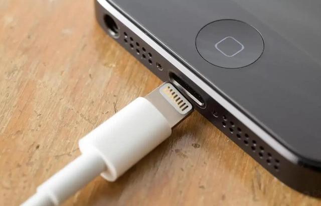 苹果闪电接口将成历史,中国配件厂商提前备货抢单,工厂利润翻倍