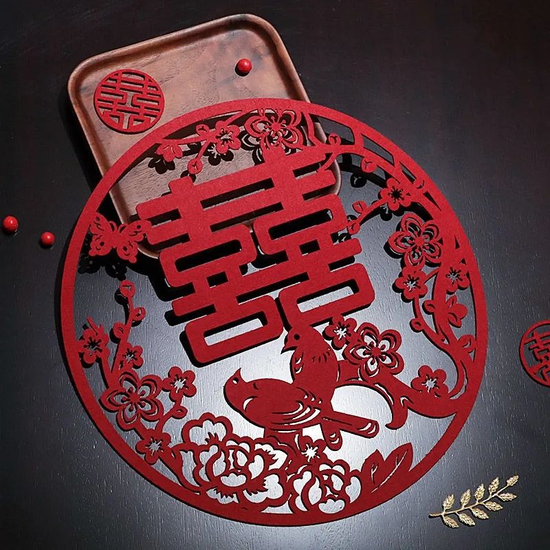 过年时家家户户都爱把"福"字倒着贴,寓意福到,但是这结婚的囍字可不