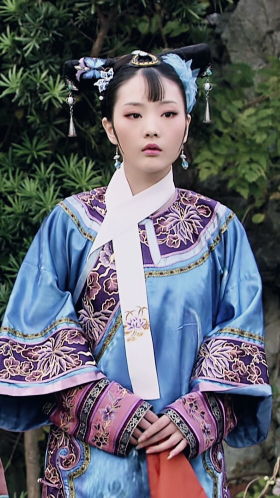 同样出身低微,为何余莺儿得宠后嚣张蛮横,安陵容却小心谨慎呢?