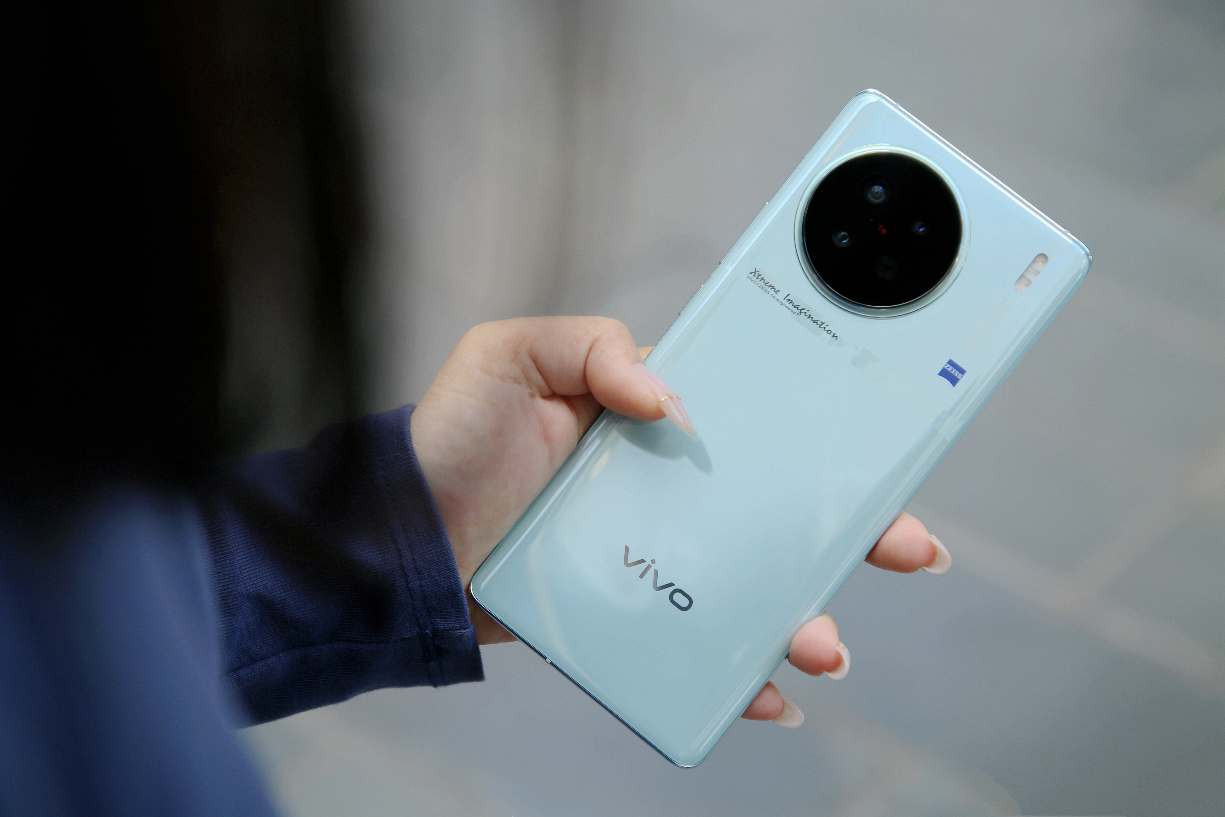 贵几百块钱,vivo x90s比oppo reno10 pro 好在哪里?