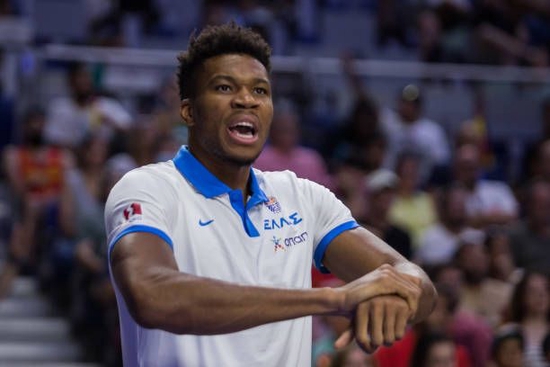 字母回归希腊男篮开始训练 背伤不影响世预赛