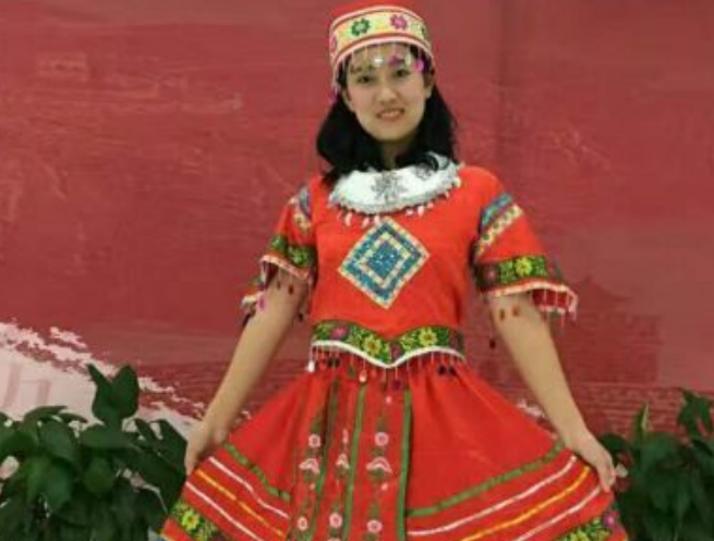 回顾33岁女博士闫宏微:赴美抗癌不幸病逝,今丈夫带幼女独自生活