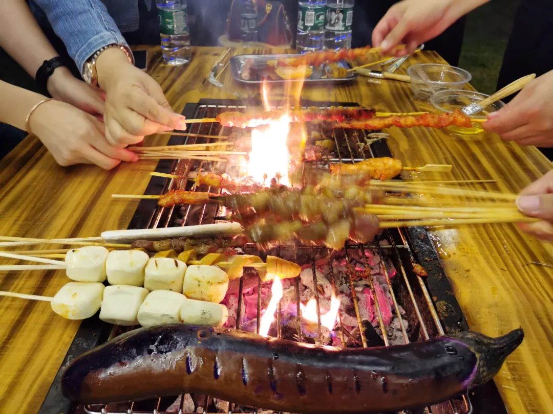 篝火晚会夜游嫦娥这个中秋怪石岭的赏月方式格外有趣