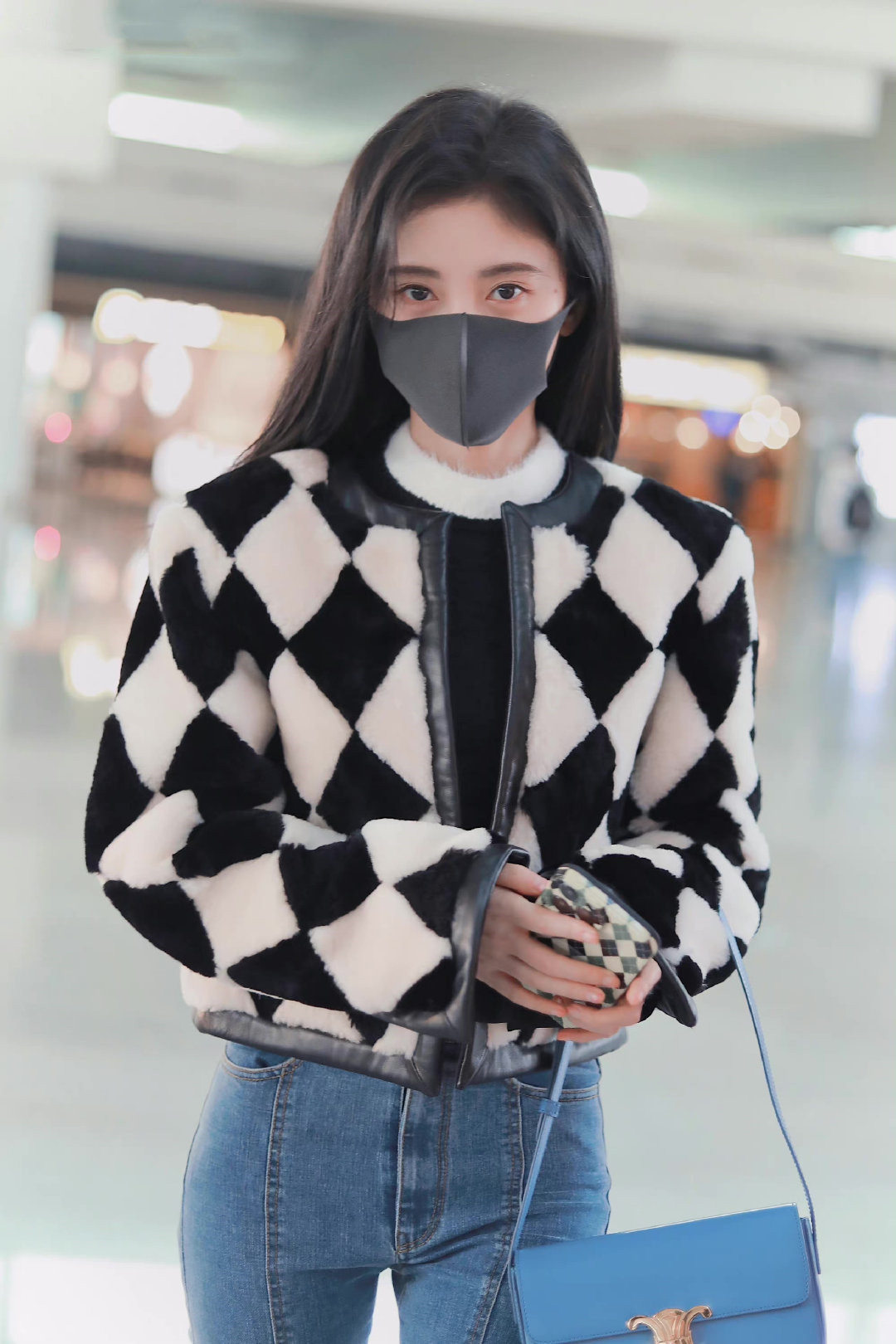 鞠婧祎的时尚资源被低估?机场私服穿出甜酷感,时尚个性有品位