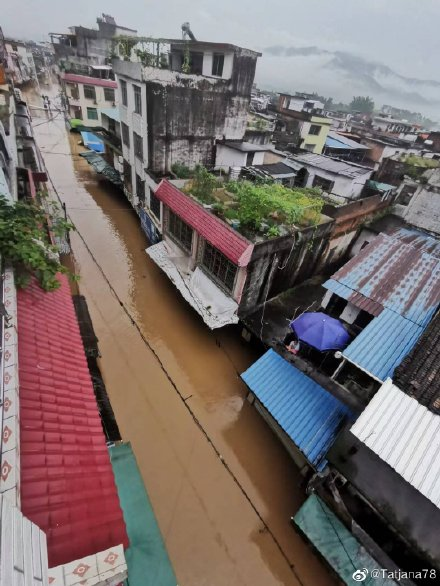 揪心广东遭暴雨洪灾水位超历史最高上百万人受灾急需救援