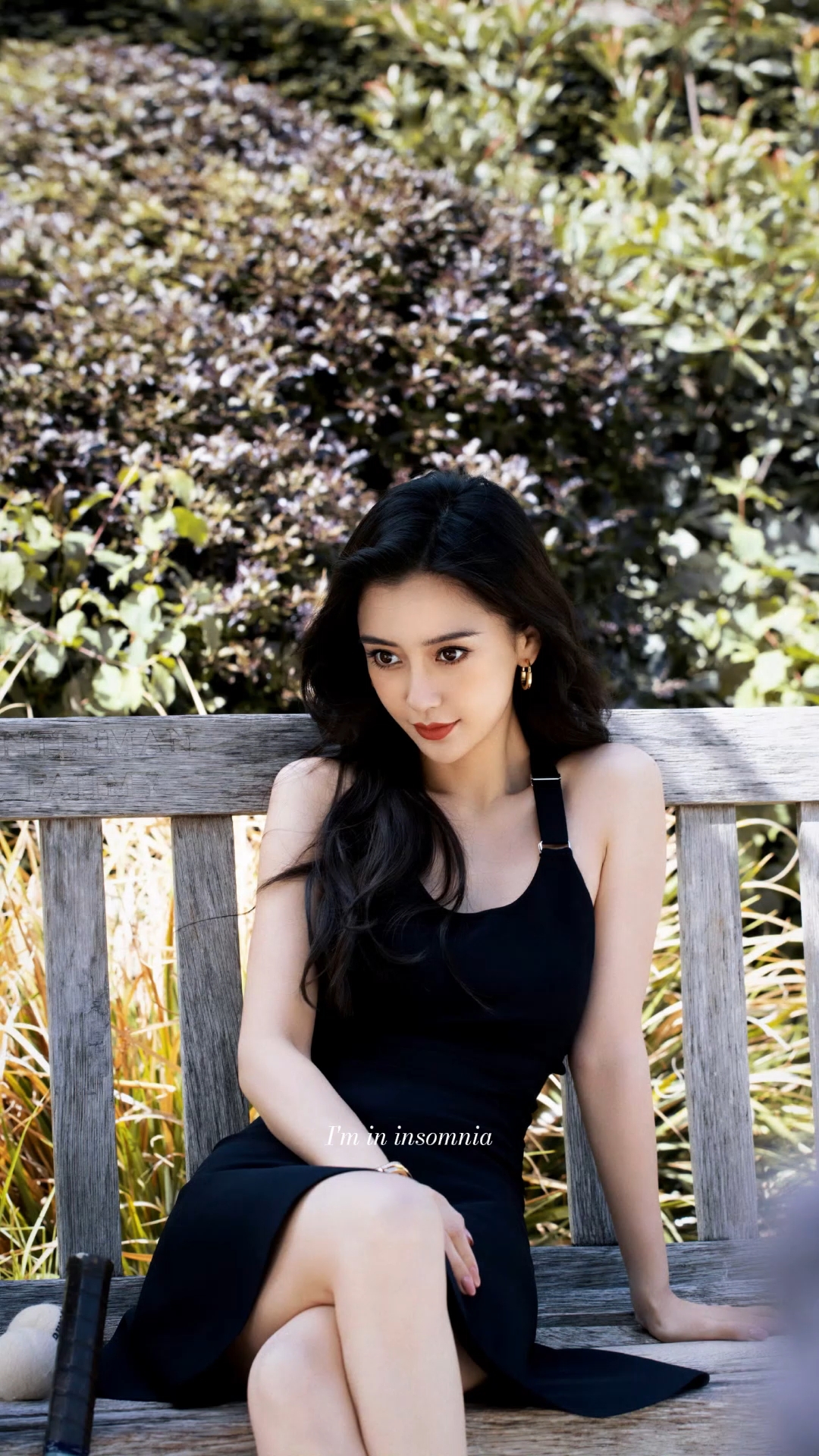 杨颖黑色西装搭配吊带短裙,妩媚性感气氛拉满!