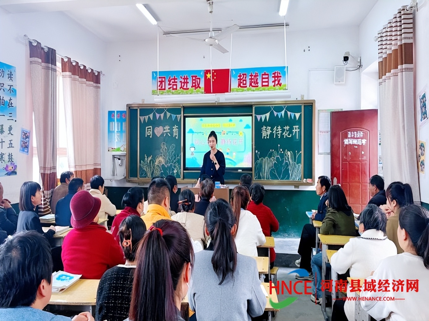 商丘市示范区周集乡中心小学召开春季家长会