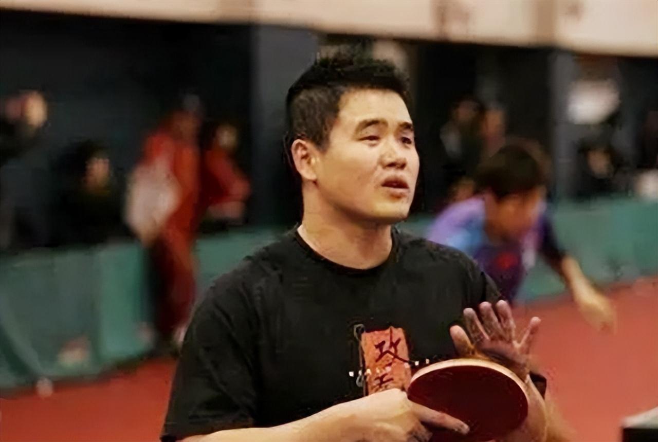 回顾国乒刘国正受伤后女友与他分手退役娶小9岁舞蹈出身的师妹