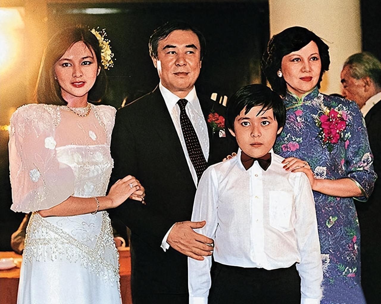 关之琳父亲关山女儿28年不理他去世后关之琳为他买400万墓地