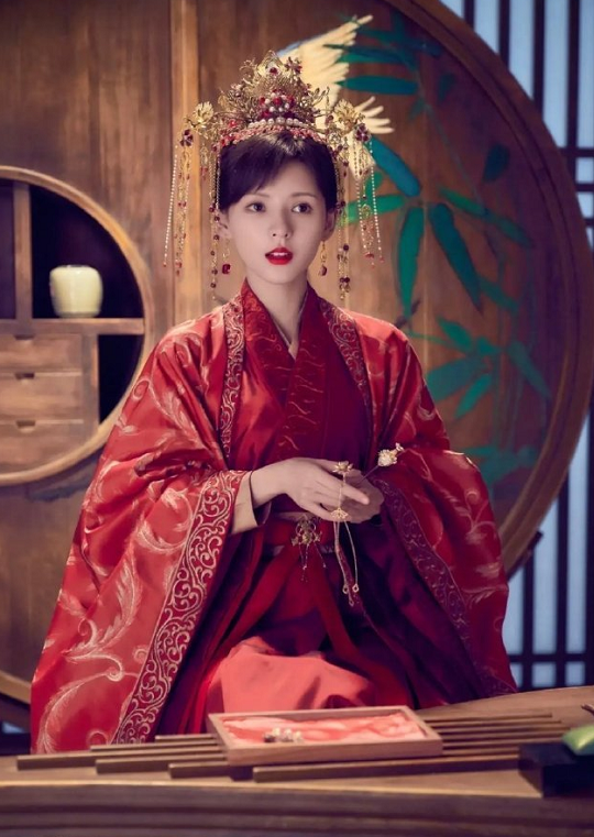 《琉璃》玲珑敏言大婚送"人头",看司凤大婚送璇玑啥?太虐了