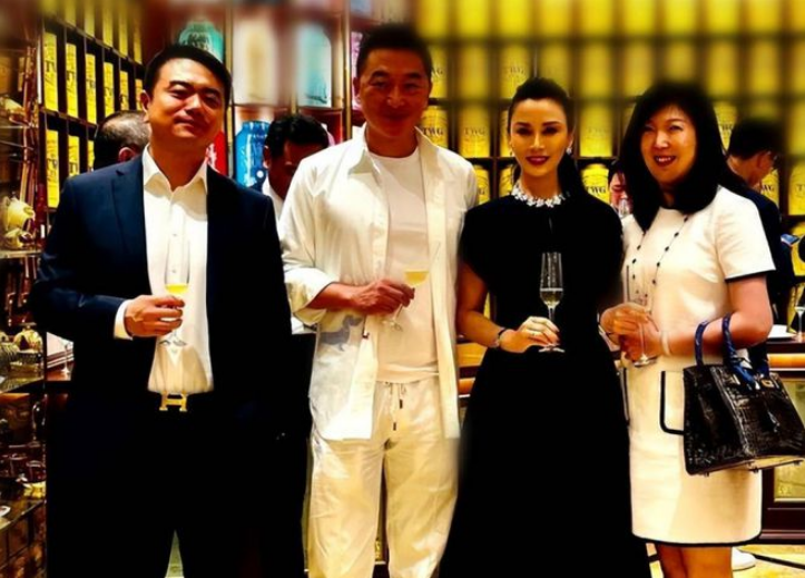 知名演员邵峰刘欣定居加拿大,豪宅内享受,烤羊和茅台成亮点