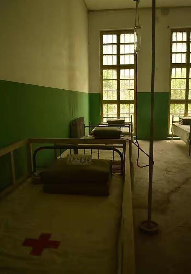 黄维探望战犯所,要在2号监室住一晚,金源:住了24年还没住够