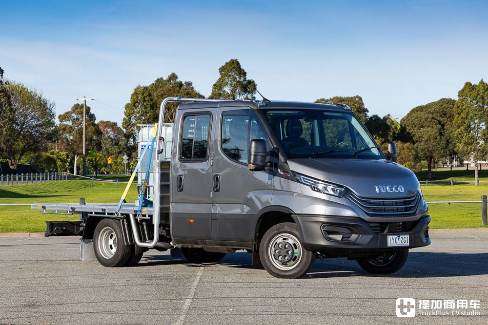 能装2吨货,还是双排座,依维柯在澳洲推出的daily 50c货车实拍
