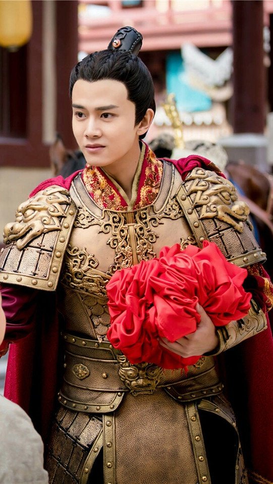 男明星演古装剧皇帝!成毅《与君歌》邪媚,罗云熙《白发》柔情