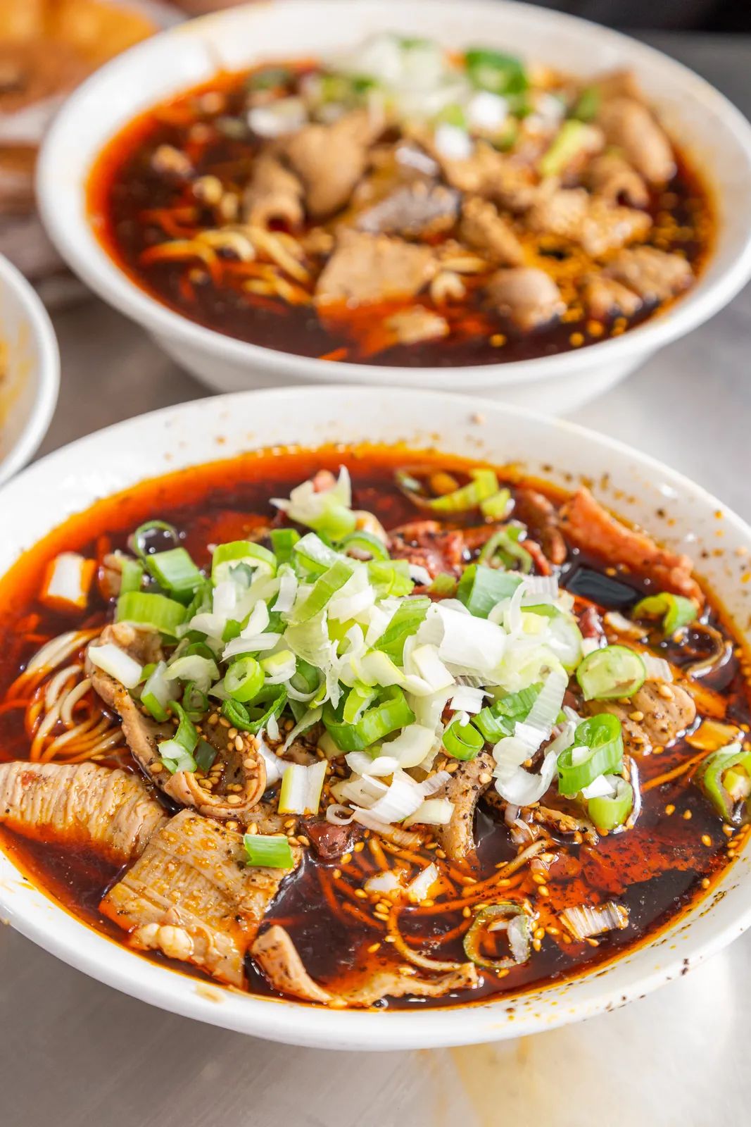 襄阳这家店,凭一碗牛杂面,火了23年!