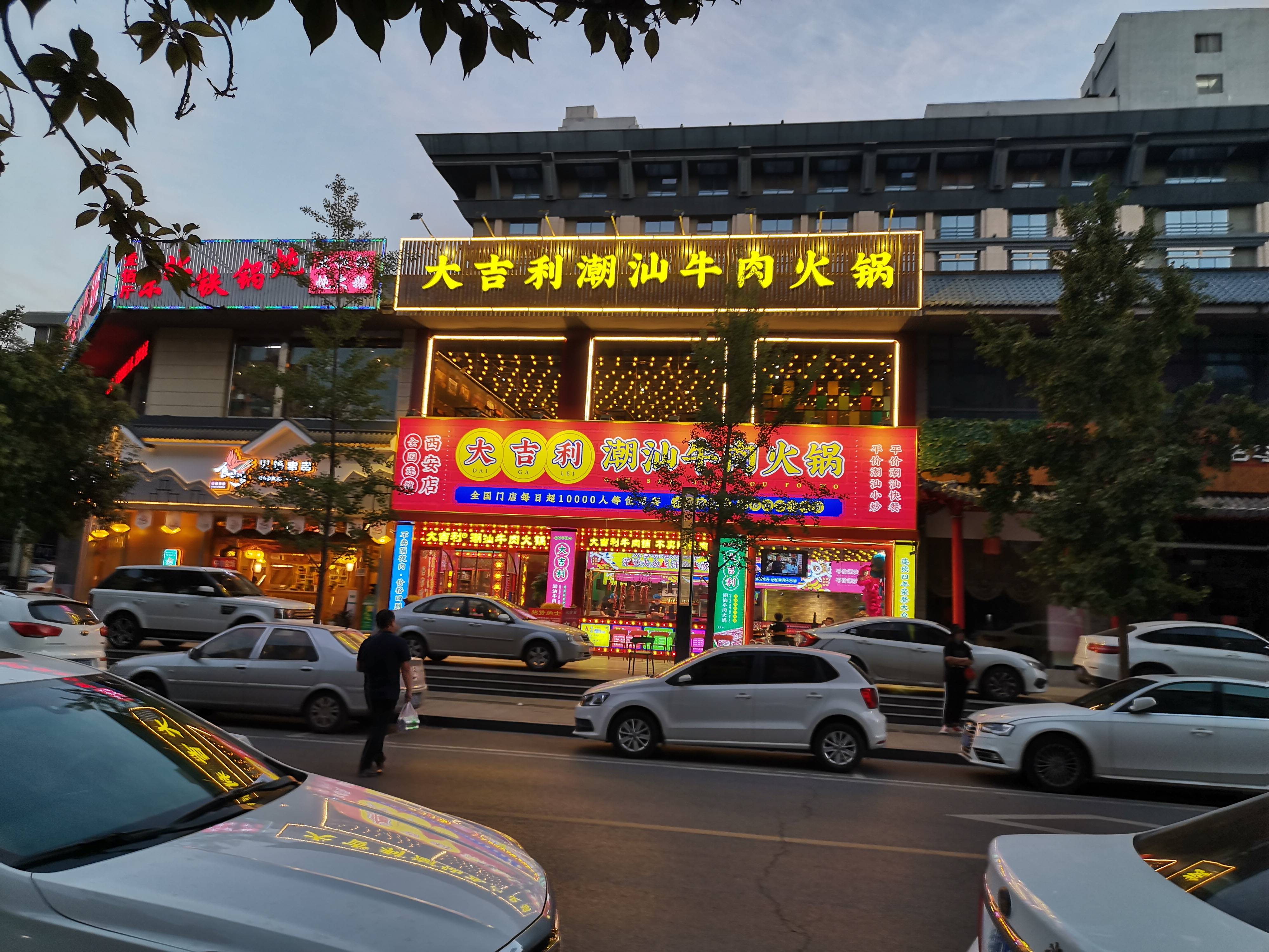 太原餐厅门头软膜灯箱设计安装,吸引顾客的餐饮门头设计