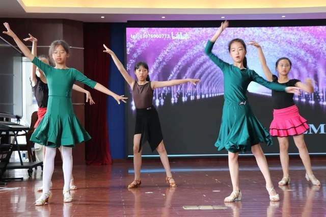 浙江省绍兴市稽山小学十岁成长礼隆重举行