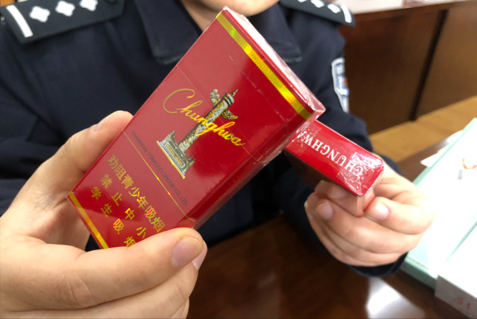 回顾 女子买中华送亲家,竟被告知是假烟,想要维权却被怀疑碰瓷
