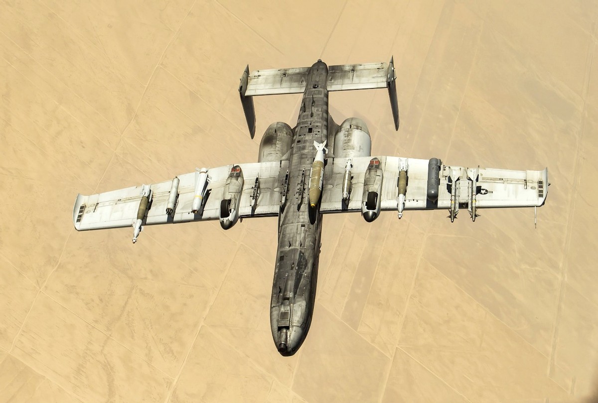 聊聊a-10攻击机:论拱地,猪最狠,越丑越能拱