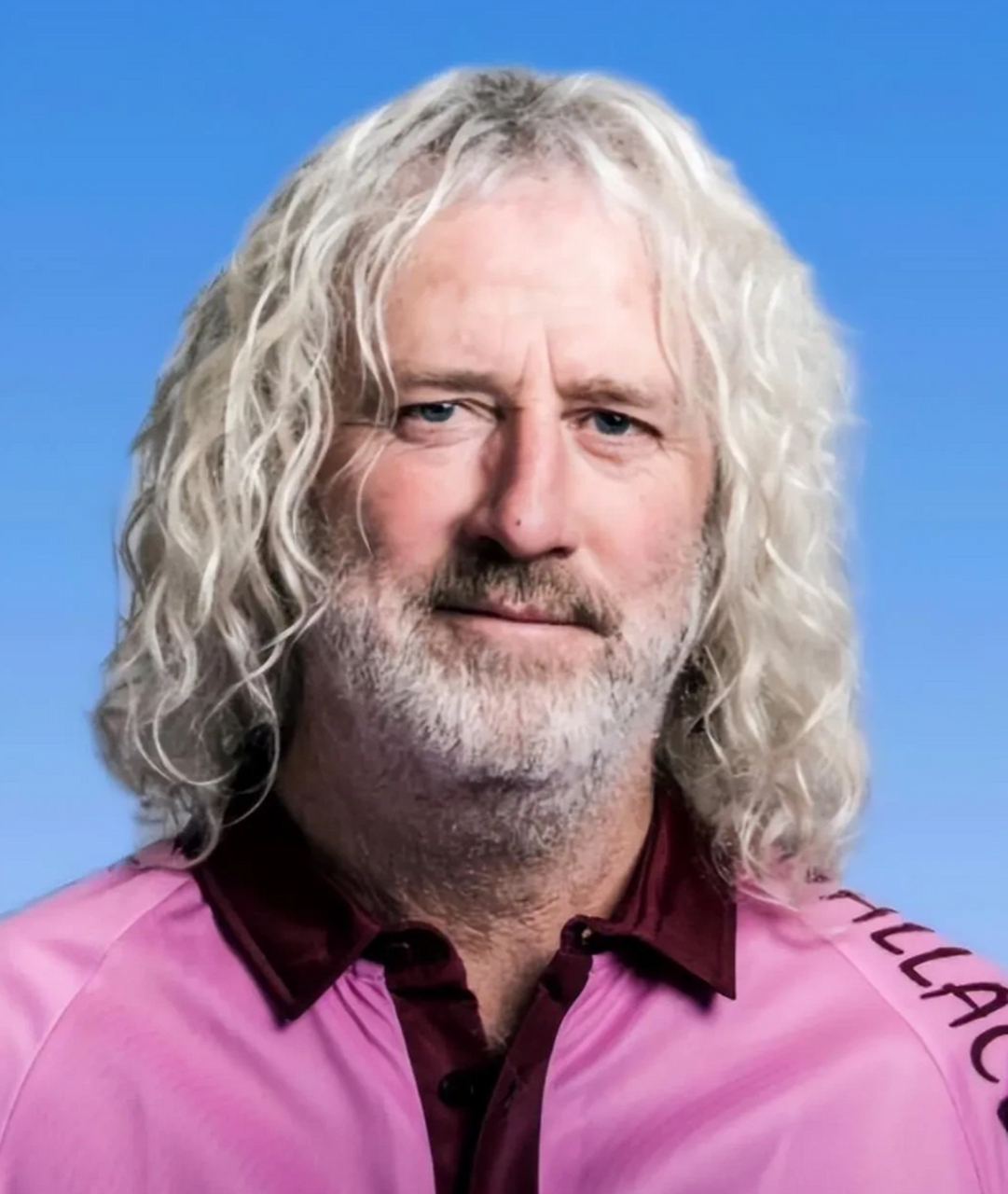 来自欧洲议会的议员华莱士公开发文表示,冯德莱恩占主导地位,是欧盟