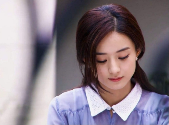 冯小刚身旁坐着赵丽颖,美丽逼人,冯导问王中磊:这人是谁啊