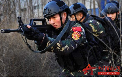 现代"金钟罩"中国军人戴上帅爆了!五分钟看懂我军头盔发展史