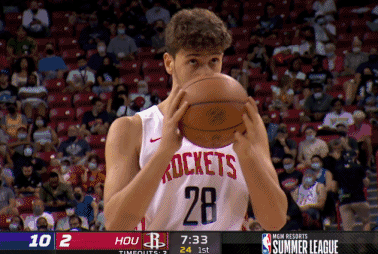 火箭新秀的"奇葩画面",罚球时与"皮球聊天"