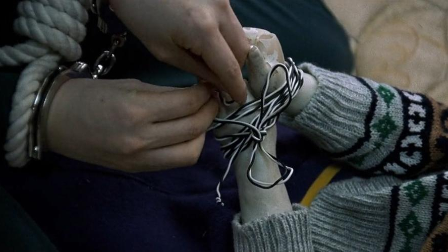 从三方面来看,"菲勒斯中心主义"下,性别秩序的实践