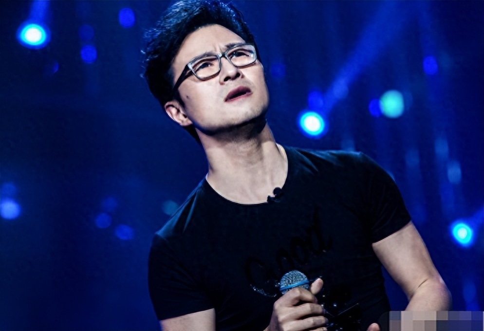 很多人都知道汪峰定律,只要他开演唱会,必有瓜吃,可你知道他的感情