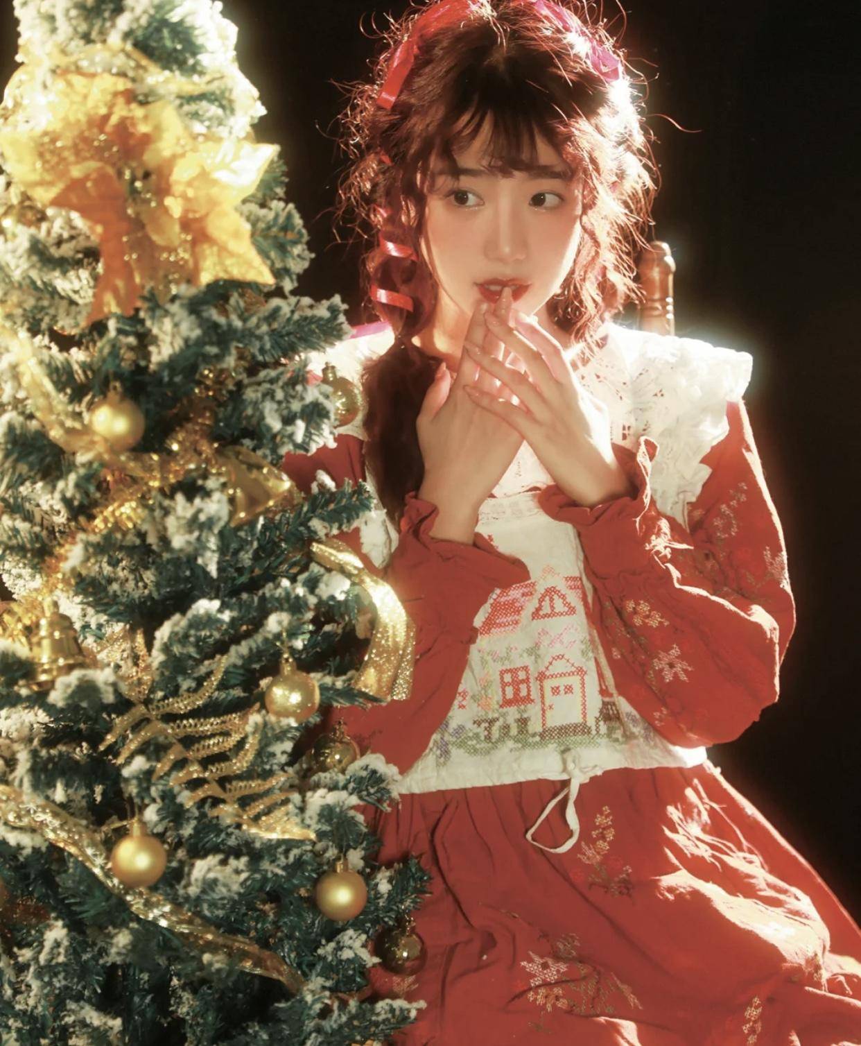 跟水果姐学做圣诞树,再画个雪花妆麋鹿妆,你就是圣诞最靓的仔