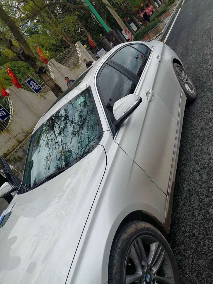 拍卖成功!贵州省铜仁市一辆车牌号为,贵dqc879宝马320li轿车