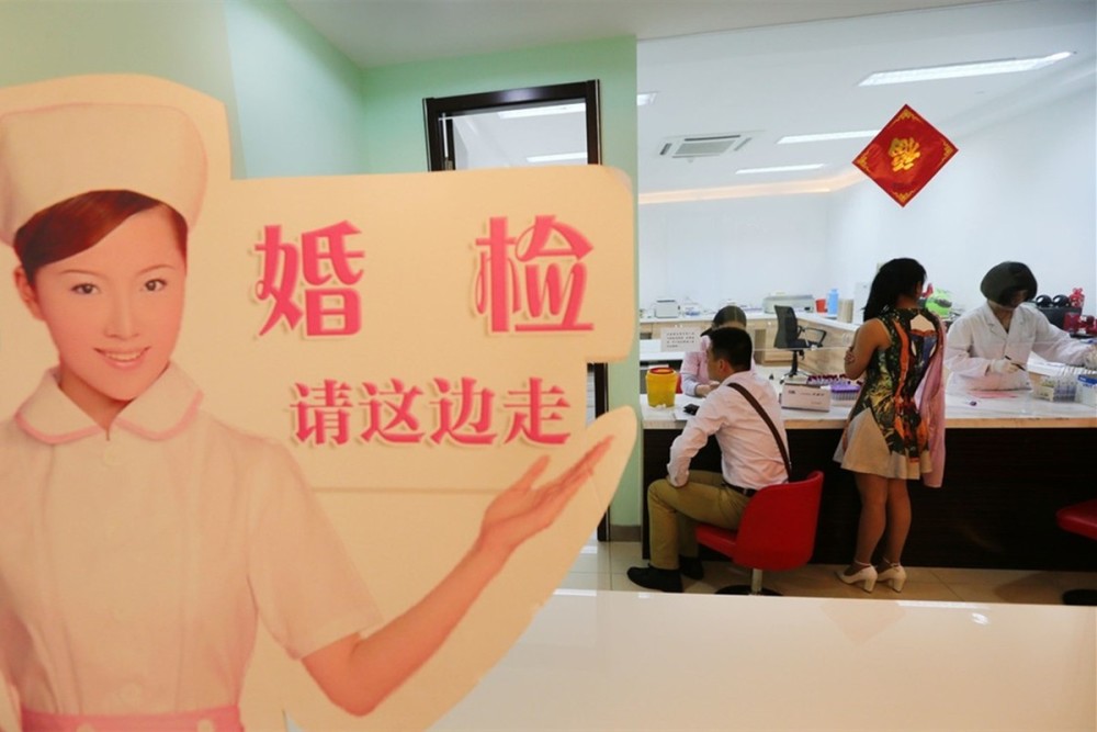 2015年,西安43岁母亲将子宫移植给22岁女儿,4年后创下奇迹