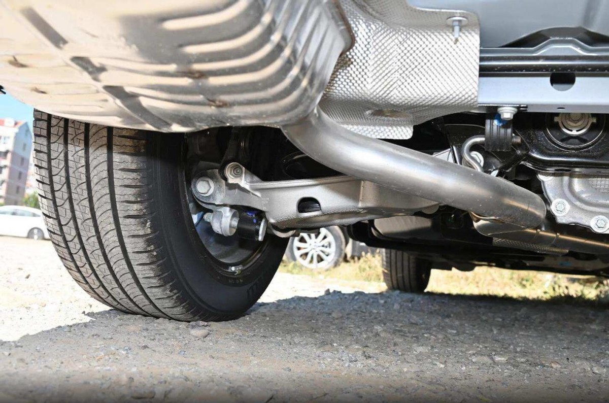 解读23款福特探险者,标配2.3t 10at,6/7座随便选,30.98万起