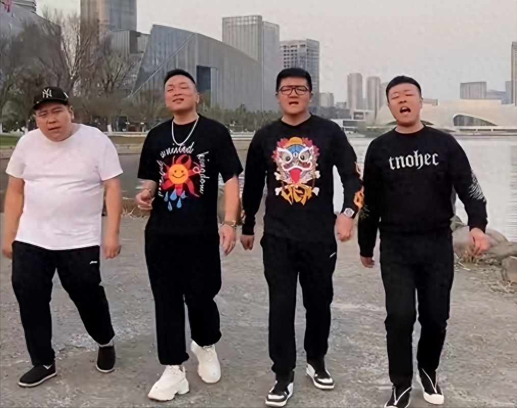 现在韩41已经停止发布任何新作品,看起来分崩离析的事件给他造成了