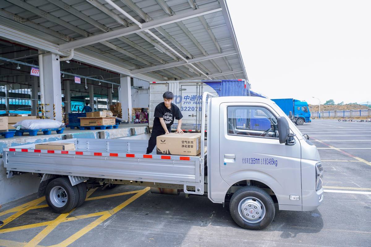 2.0l动力,3米8的货箱,五菱龙卡跑货拉拉,小货,中货能通吃