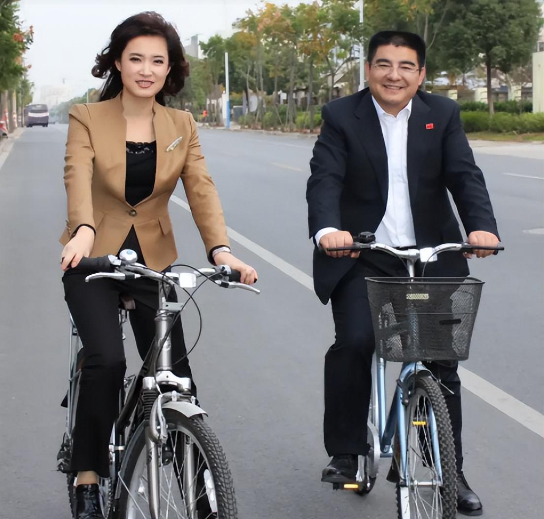 央视主播桑晨:21岁加入央视,低调工作28年零绯闻,老公身份成谜