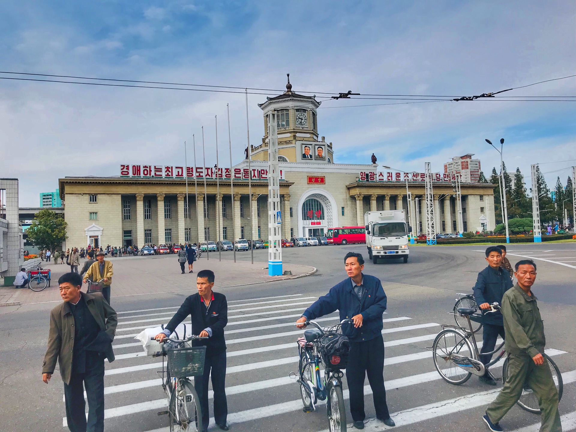 走进朝鲜,遍地都是中国游客,那么朝鲜姑娘眼中的中国是怎样的呢