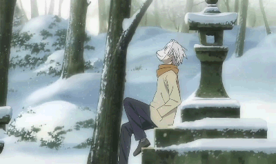 银在一开始就是一个人类,但是在婴儿时期被抛弃到森林当中,在即将死去