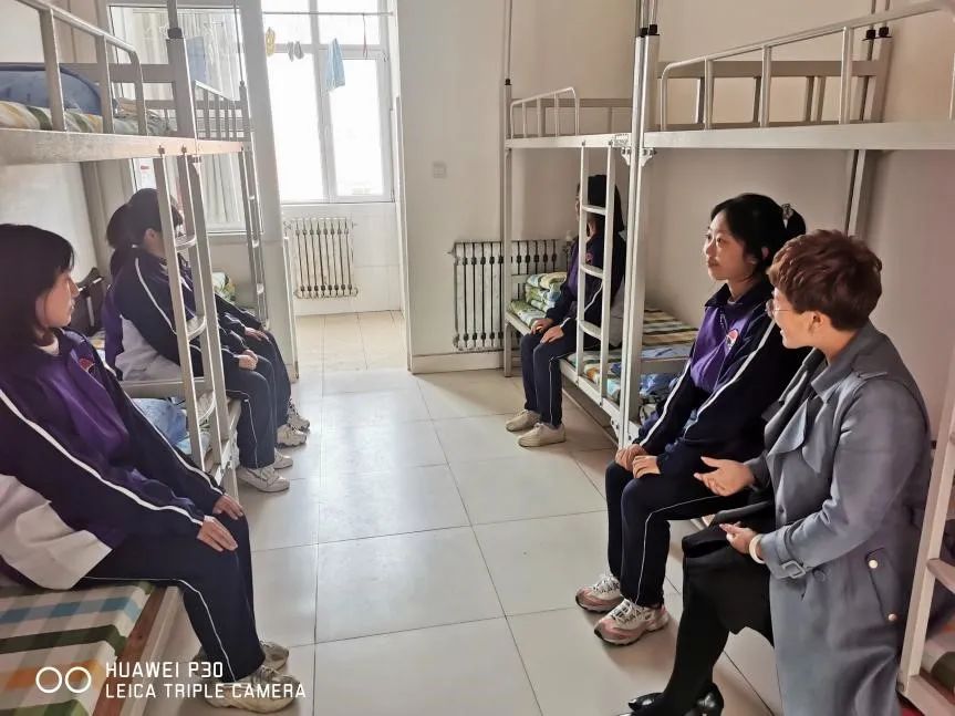 平凡岗位的坚守与奉献——记胶州一中教师兰云玲