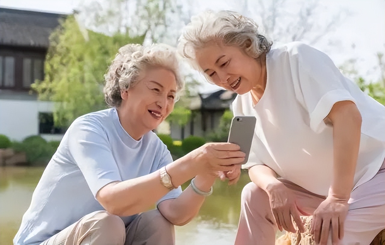 4个好闺蜜"抱团养老":每人花了5万多,但不到一年就分道扬镳了