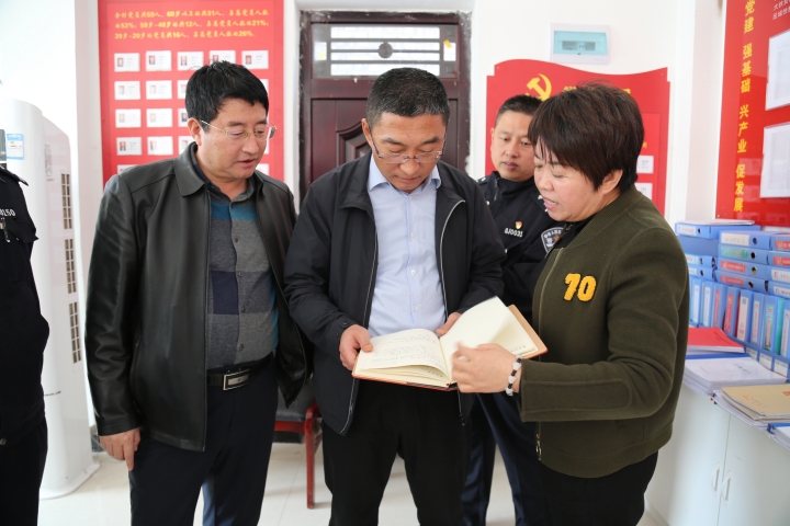 张殿文深入基层一线调研指导拓展脱贫攻坚与乡村振兴有效衔接工作