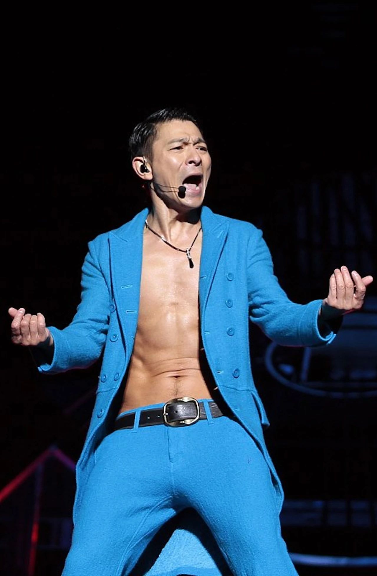 言承旭的身材管理,刘德华的八块腹肌,打了多少中年男星的脸