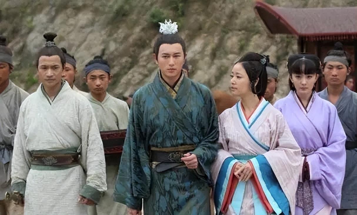 回顾古代家族里,未做官的嫡子和做高官的庶子,谁地位更高?