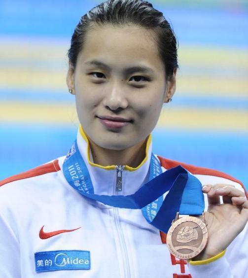 泳坛女神陆滢,因与刘翔的一张照片爆红,而大家却忽略了她的付出